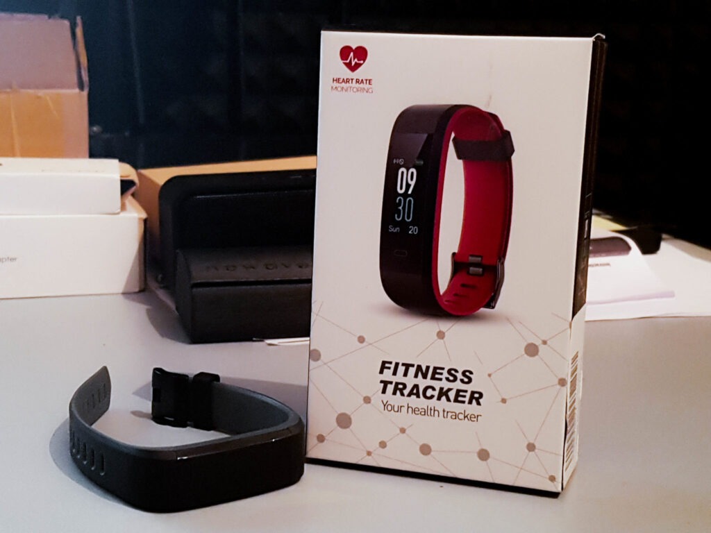 vigorun fitness tracker box