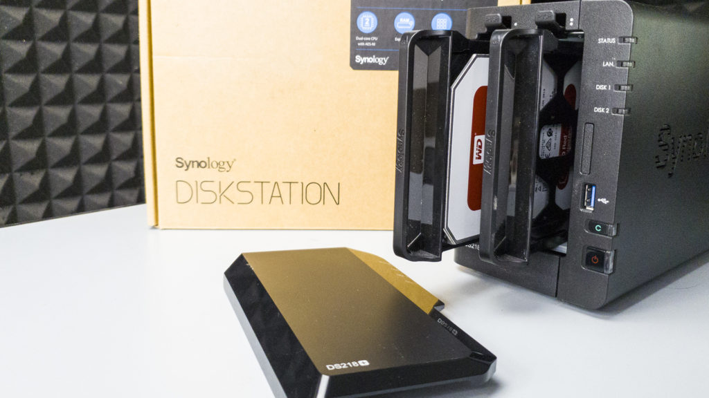 synology ds218 plus hard disk inserimento