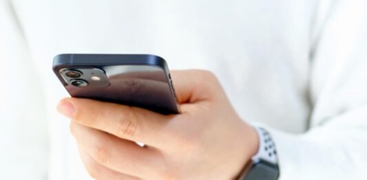 Traffico dati su smartphone: nel 2023 boom di Giga inclusi