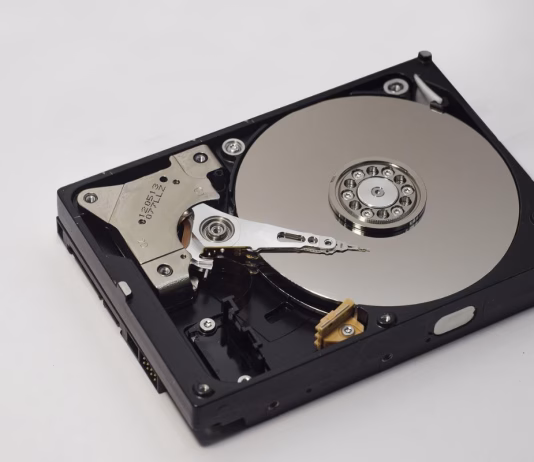 Come installare un Hard Disk – Guida completa Come installare un Hard Disk - Guida completa