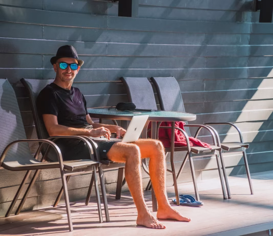 La guida del nomade digitale per viaggiare in modo efficiente La guida del nomade digitale per viaggiare in modo efficiente