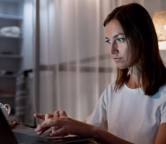 Smart working e sicurezza: come cambia la cybersecurity aziendale con il lavoro da remoto Come proteggere dati e accessi nello smart working: VPN aziendale, MFA, dispositivi, policy e formazione per una sicurezza efficace nel lavoro ibrido.